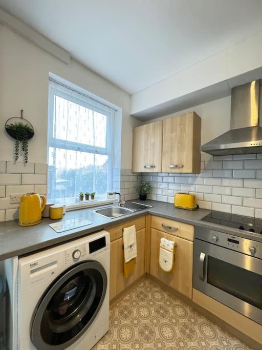 Cosy Home In Barnsley Centre Exterior foto